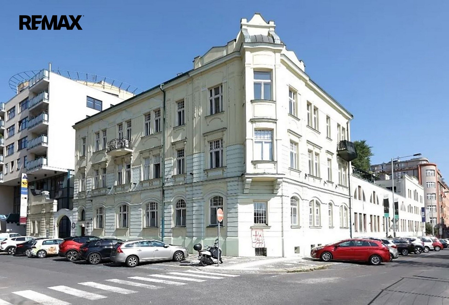 Pronájem kanceláře 325 m²