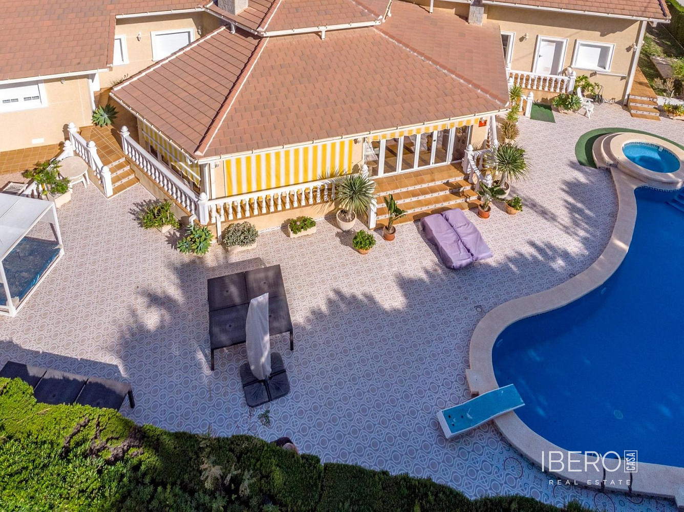 Prodej domu 340 m² s pozemkem 1 425 m²