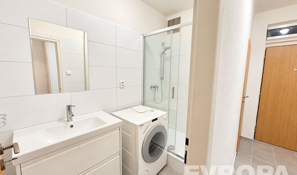Pronájem bytu 2+1 56 m², Plzeň – náhled fotky 5