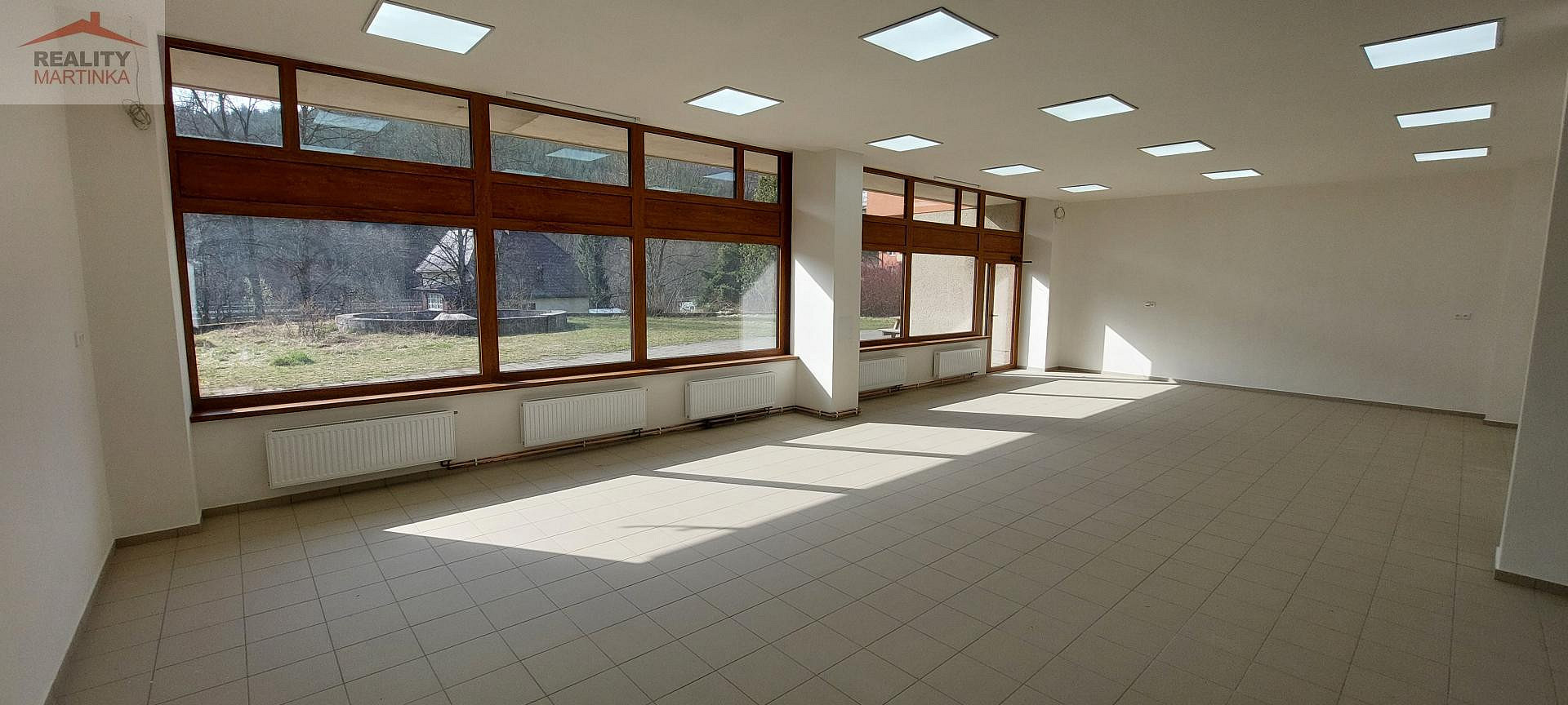 Pronájem obchodních prostor 147 m² – fotografie 2