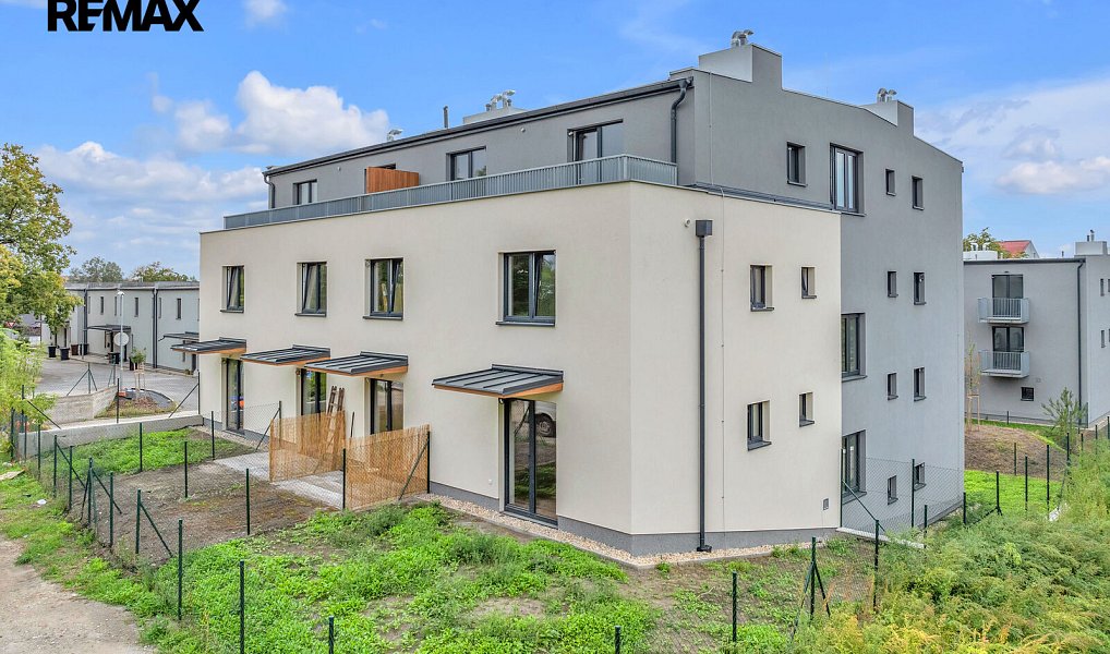 Pronájem bytu 1+kk 25 m², Milovice – náhled fotky 13