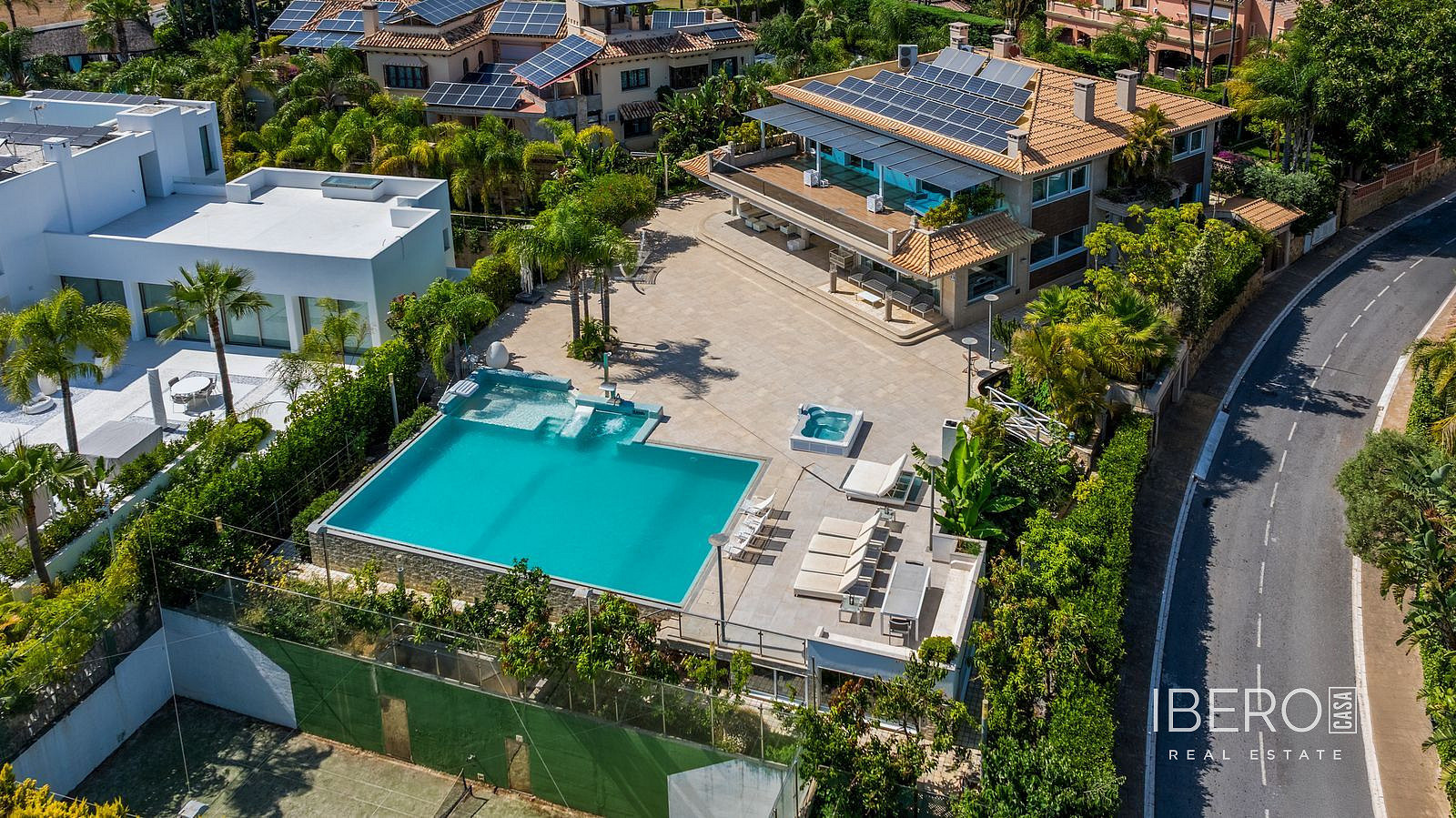 Prodej domu 1 202 m² s pozemkem 1 741 m²