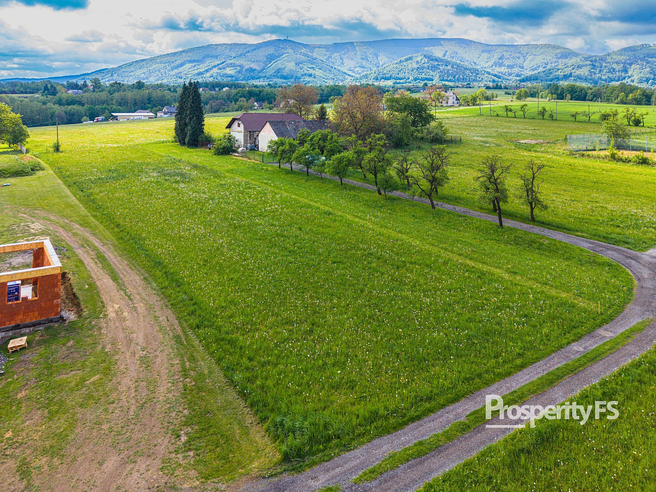 Prodej stavebního pozemku 2 081 m² — photo 2