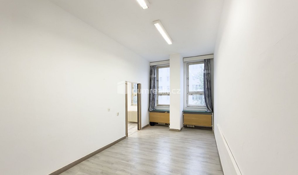 Pronájem obchodních prostor 216 m², České Budějovice – náhled fotky 4