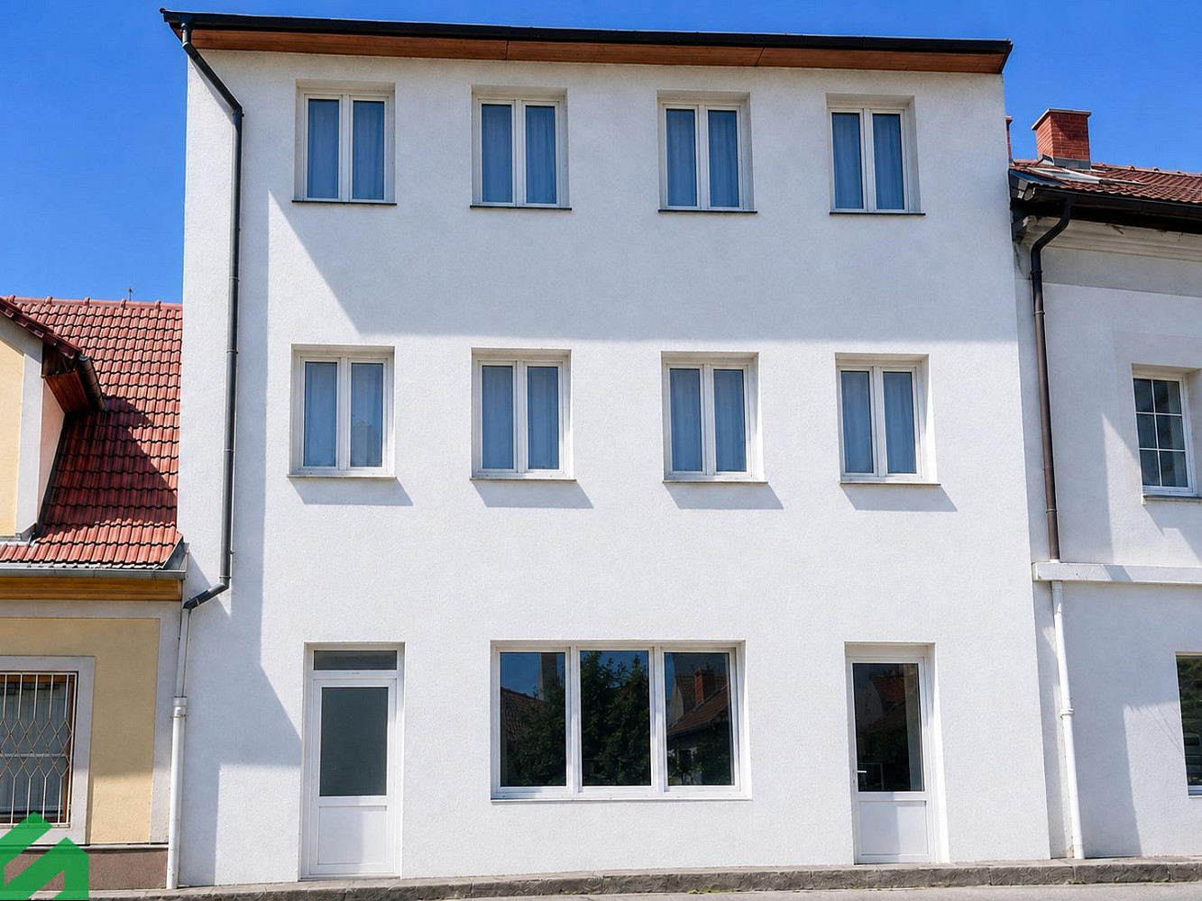 Pronájem domu 400 m² s pozemkem 262 m²