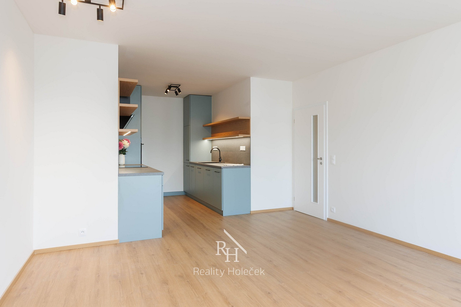 Pronájem bytu 2+kk 58 m² – fotografie 3