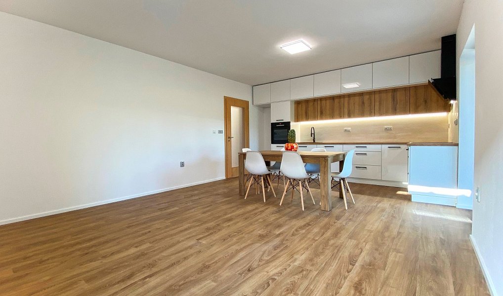 Prodej bytu 4+kk 87 m², Jindřichův Hradec – náhled fotky 8