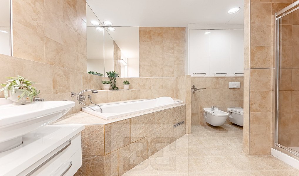 Prodej bytu 6+kk 230 m², Praha – náhled fotky 21