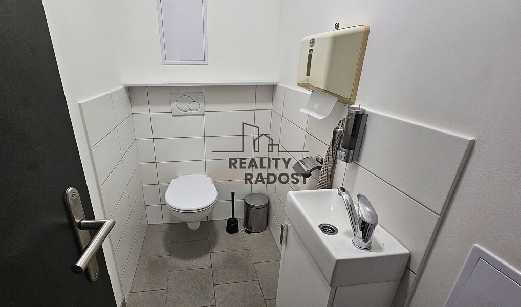 Pronájem obchodních prostor 130 m², Hodonín – náhled fotky 16