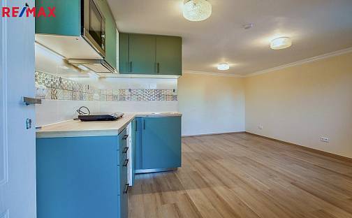 Pronájem bytu 1+kk 42 m², Lomená, Horoměřice, okres Praha-západ