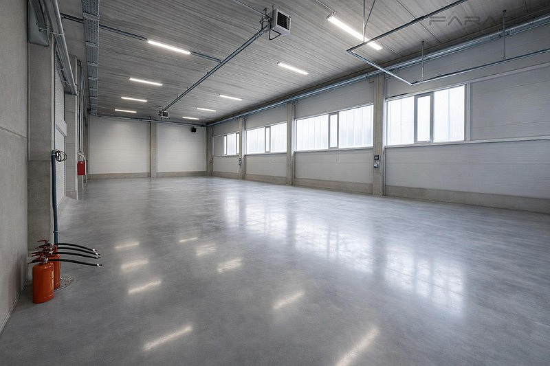 Pronájem skladovacích prostor 1 100 m² – fotografie 4