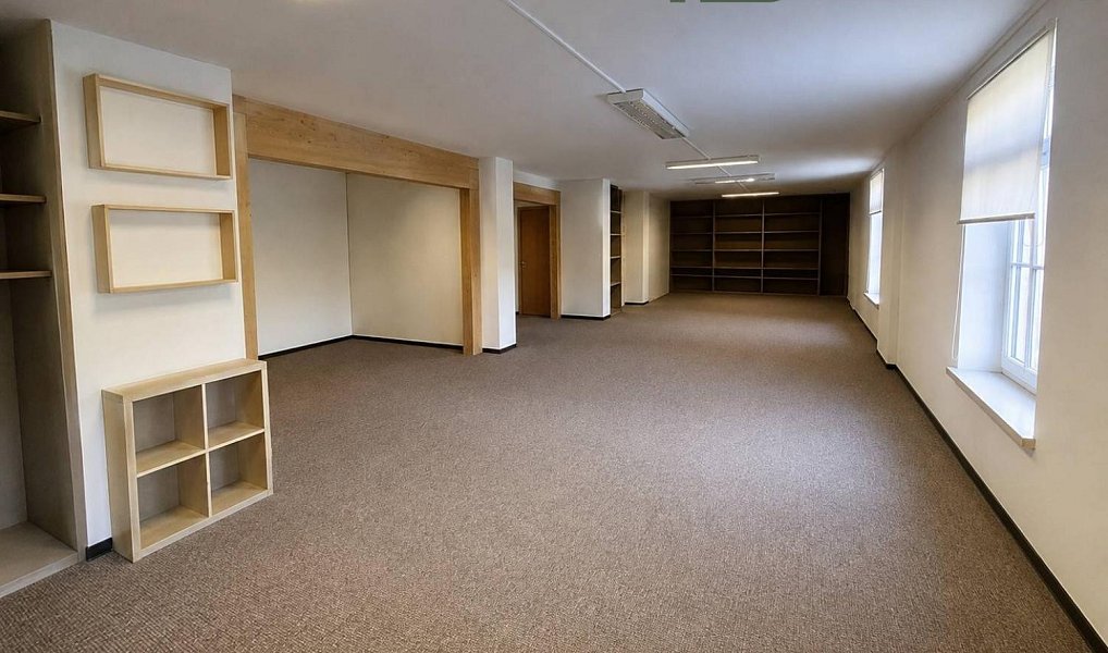 Prodej domu 573 m² s pozemkem 1 944 m², Holice – náhled fotky 10