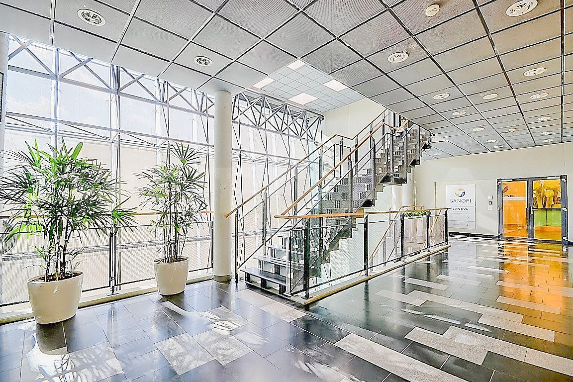 Pronájem kanceláře 956 m² – fotografie 5