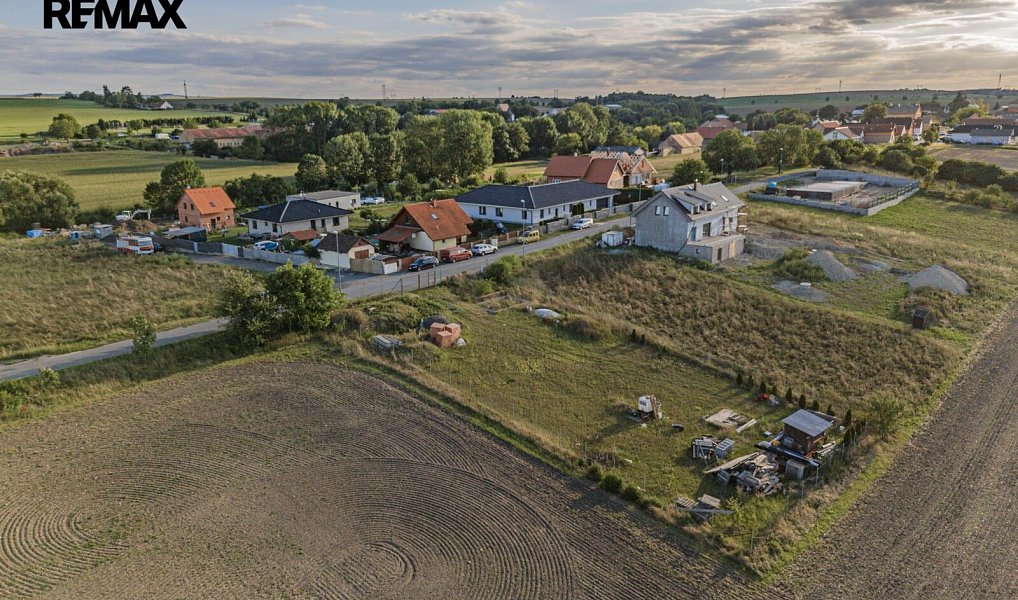 Prodej stavebního pozemku 1 295 m², Vykáň – náhled fotky 10