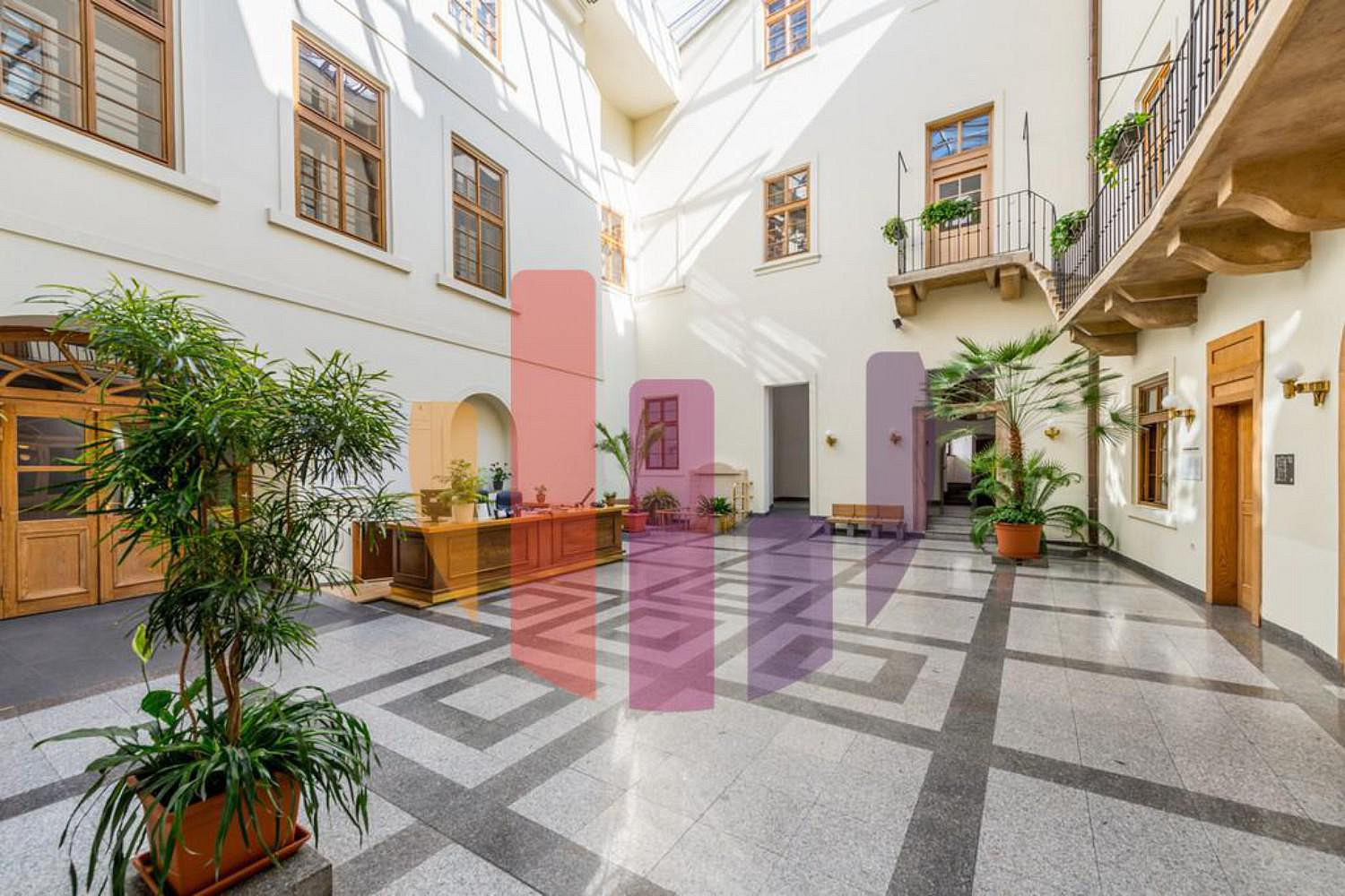 Pronájem kanceláře 168 m² — photo 2