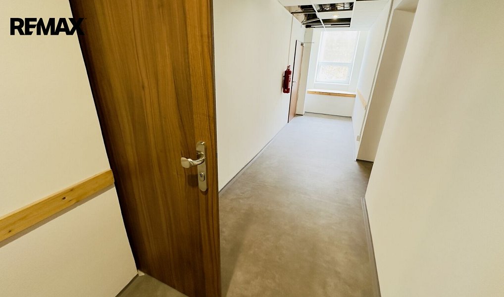 Pronájem kanceláře 100 m², Praha – náhled fotky 12