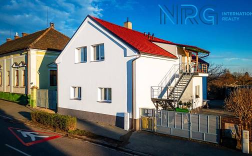 Prodej domu 250 m² s pozemkem 1 330 m², Petra Jilemnického, Hradec Králové - Plotiště nad Labem