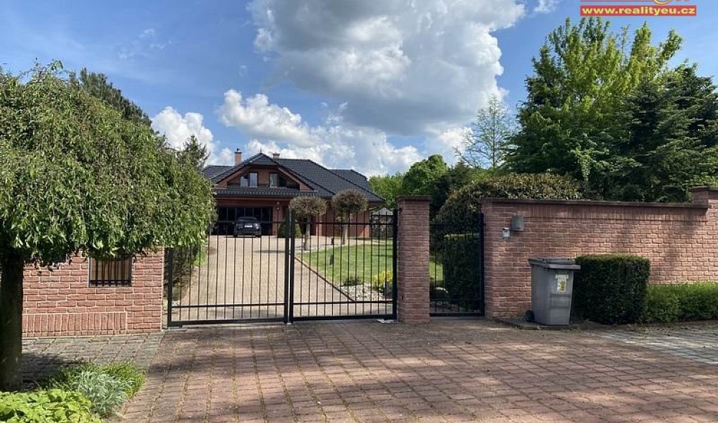 Prodej domu 390 m² s pozemkem 4 324 m², Loštice – náhled fotky 2