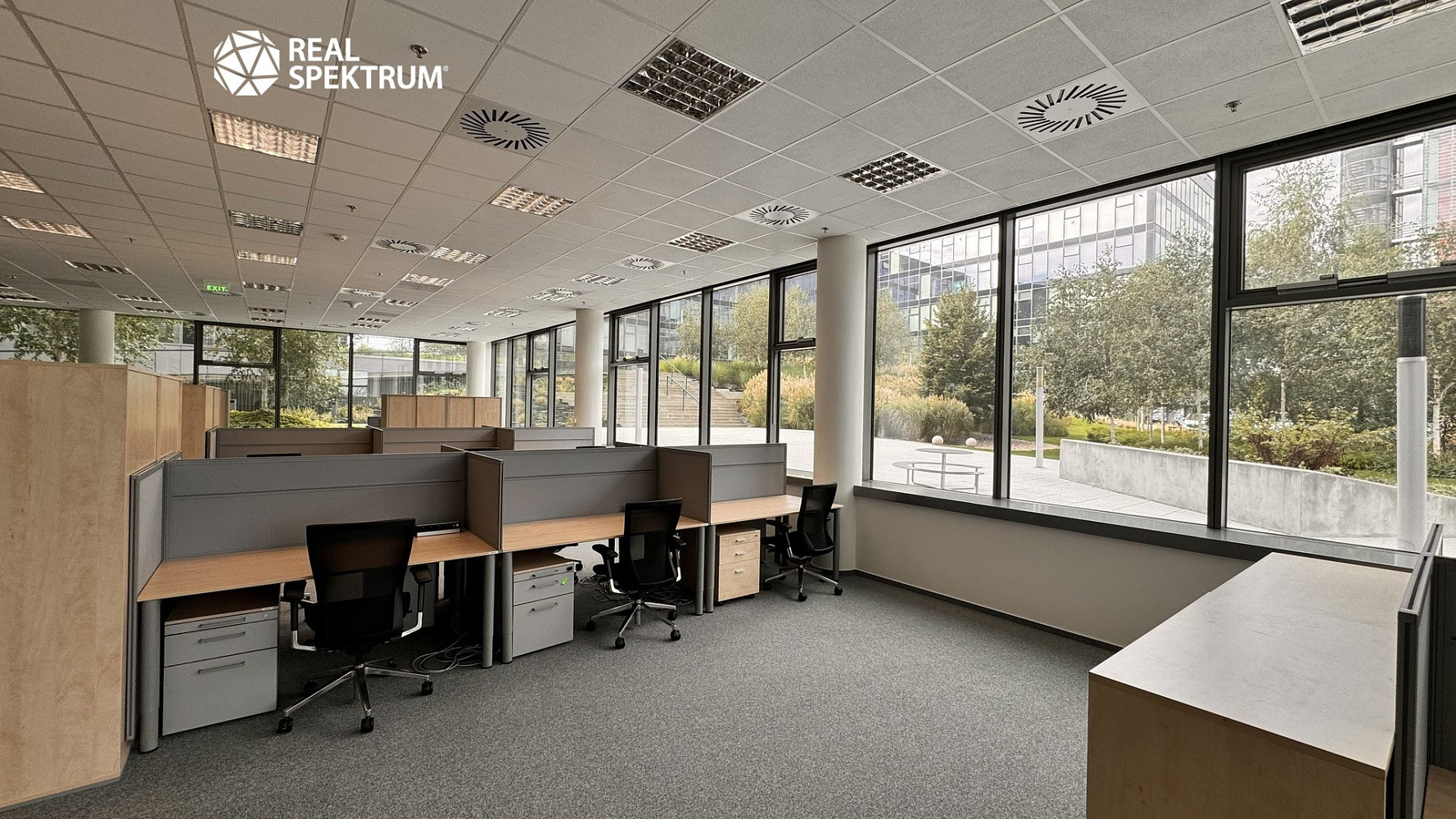 Pronájem kanceláře 557 m² – fotografie 2