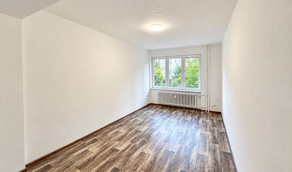 Pronájem bytu 2+1 49 m², Chomutov – náhled fotky 2