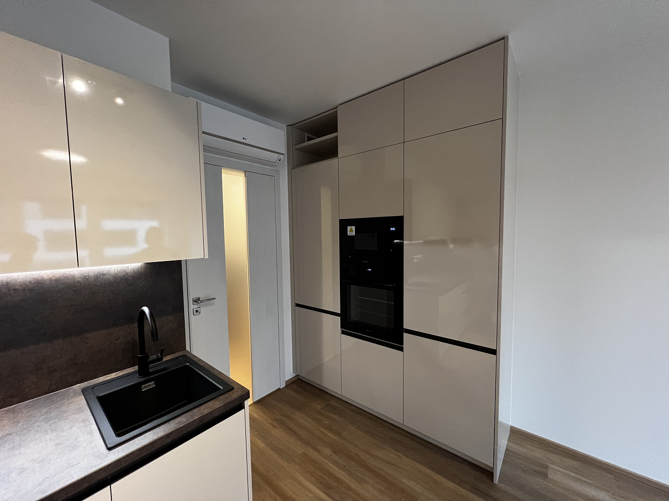 Pronájem bytu 1+kk 32 m² — photo 2