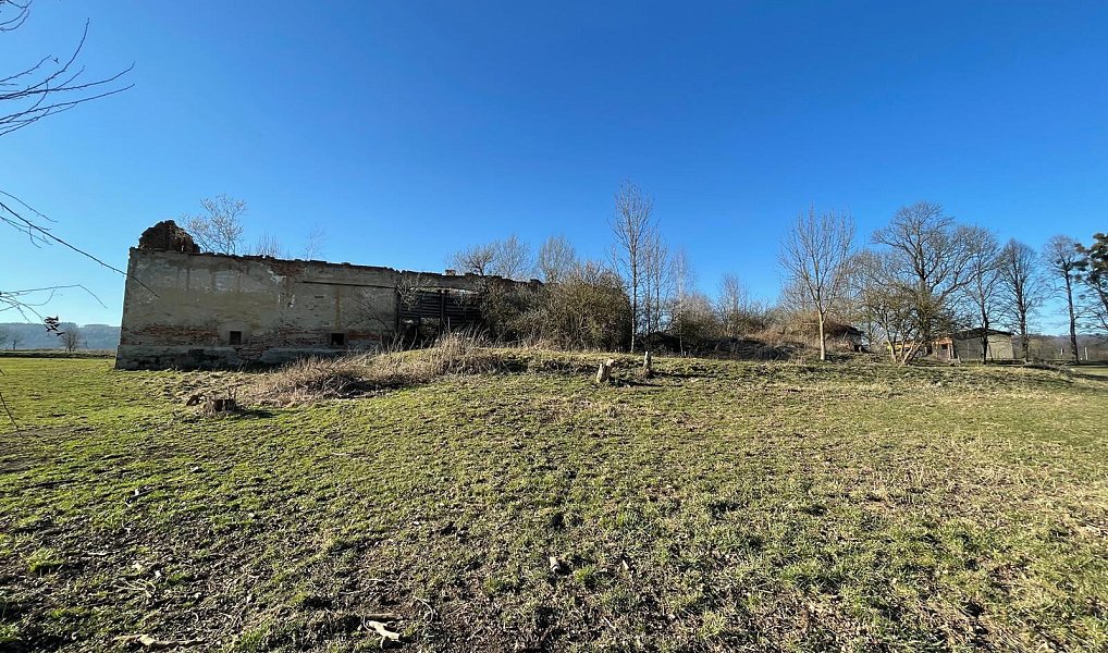 Prodej komerčního objektu (jiného typu) 2 764 m², Vražné – náhled fotky 16
