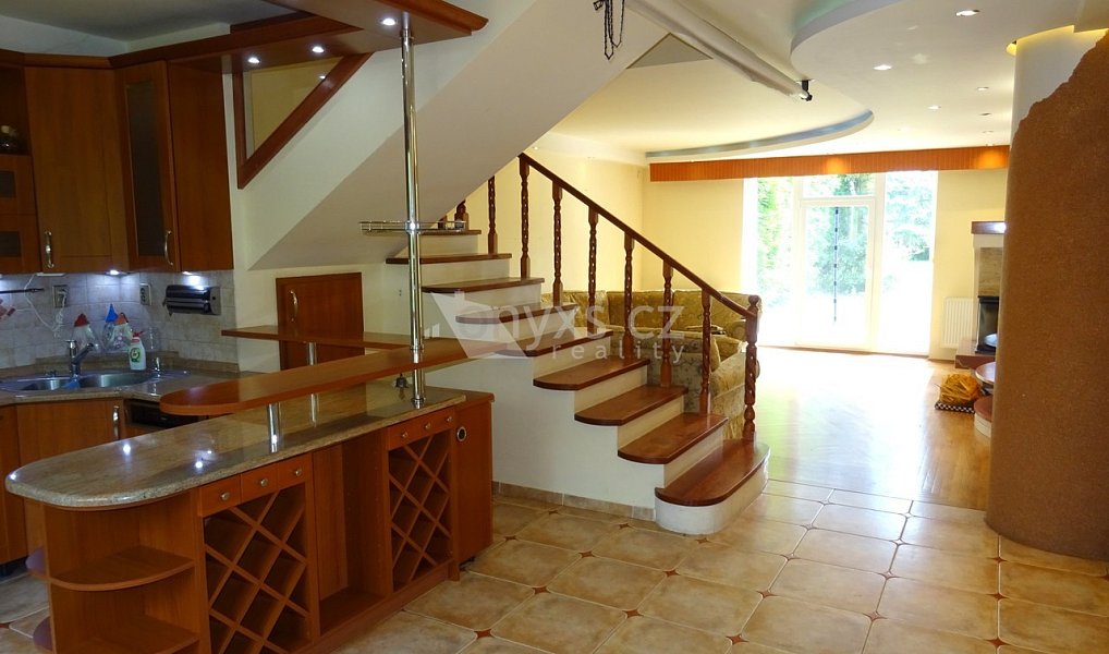 Prodej domu 212 m² s pozemkem 471 m², Jeneč – náhled fotky 4