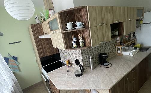 Prodej bytu 3+1 82 m², Liliová, Kralovice, okres Plzeň-sever