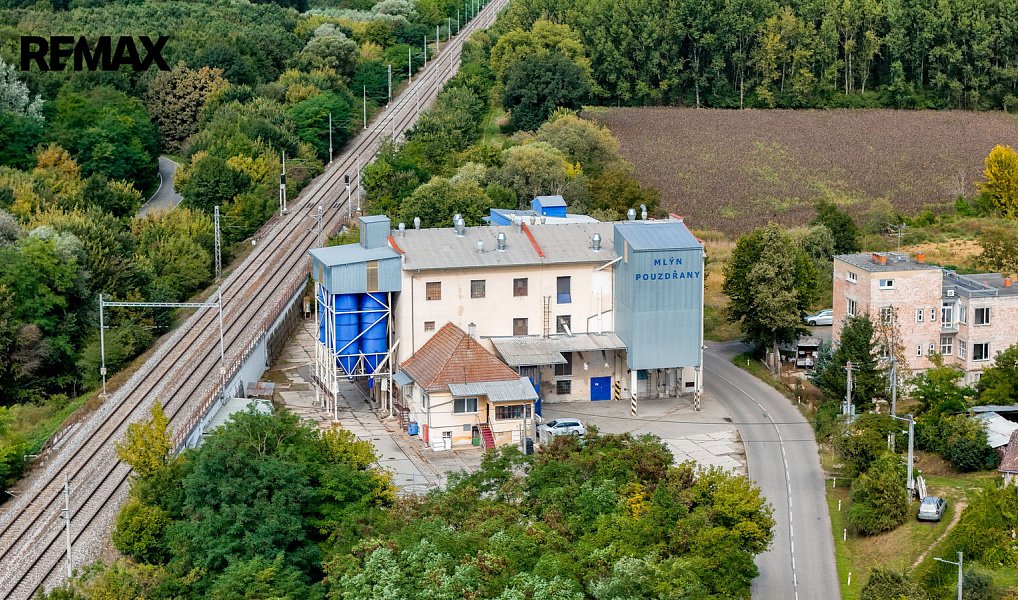 Prodej výrobních prostor 4 050 m², Pouzdřany – náhled fotky 36