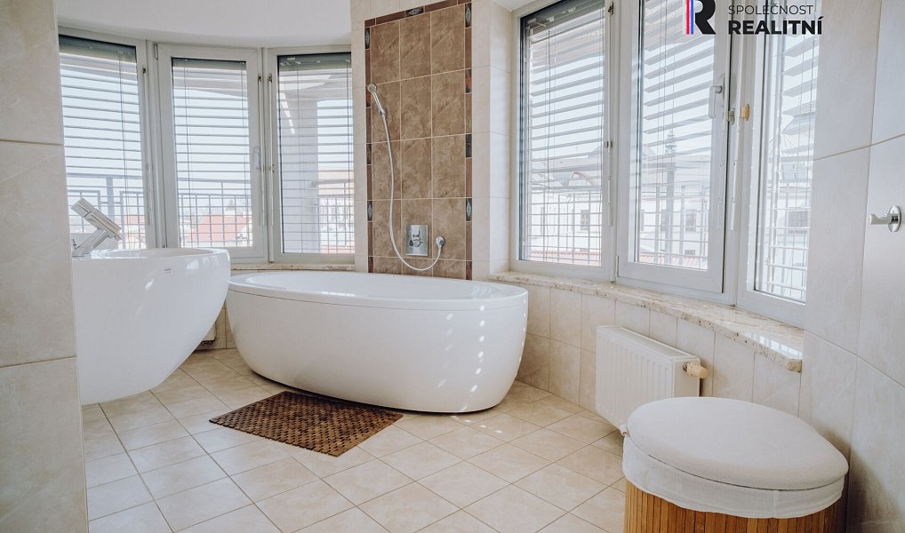 Pronájem bytu 5+kk 178 m², Kroměříž – náhled fotky 3