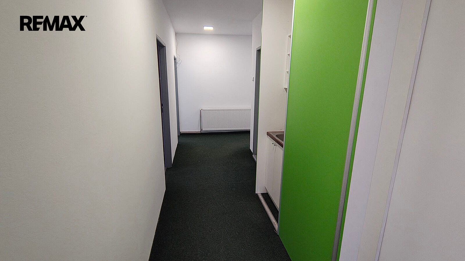 Pronájem kanceláře 256 m² – fotografie 4