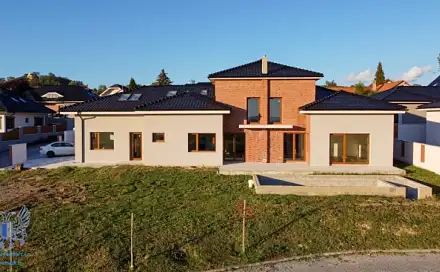 Prodej domu 400 m² s pozemkem 817 m², Mělník