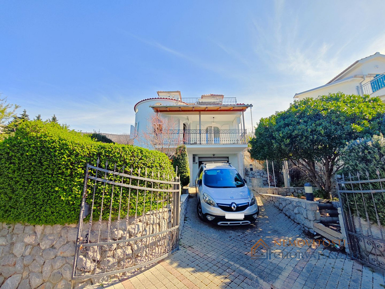 Prodej domu 250 m² s pozemkem 430 m² – pohled 2