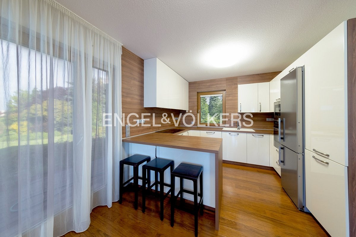 Pronájem domu 170 m² s pozemkem 170 m² — photo 2