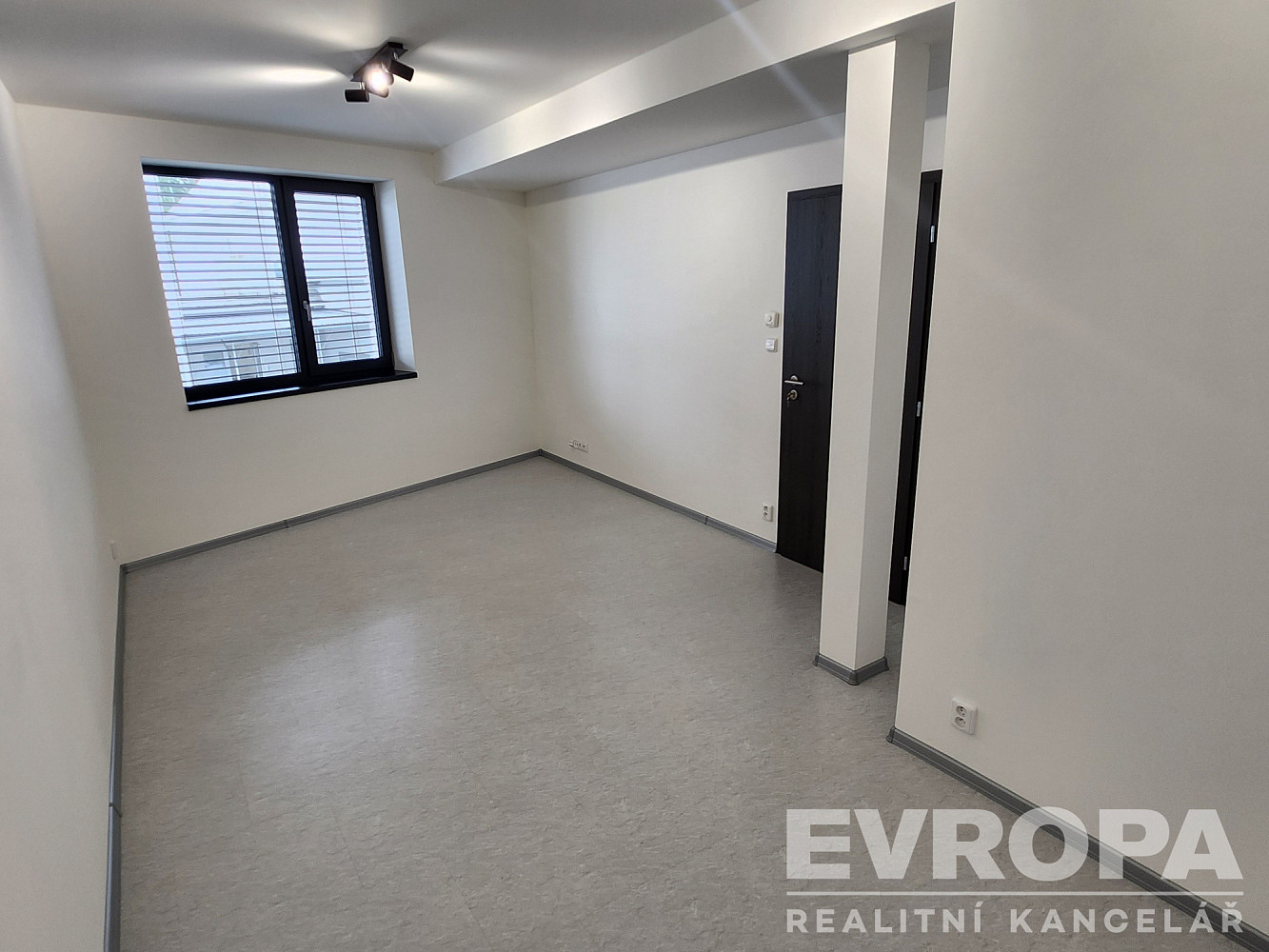 Pronájem bytu 2+1 55 m² – fotografie 4