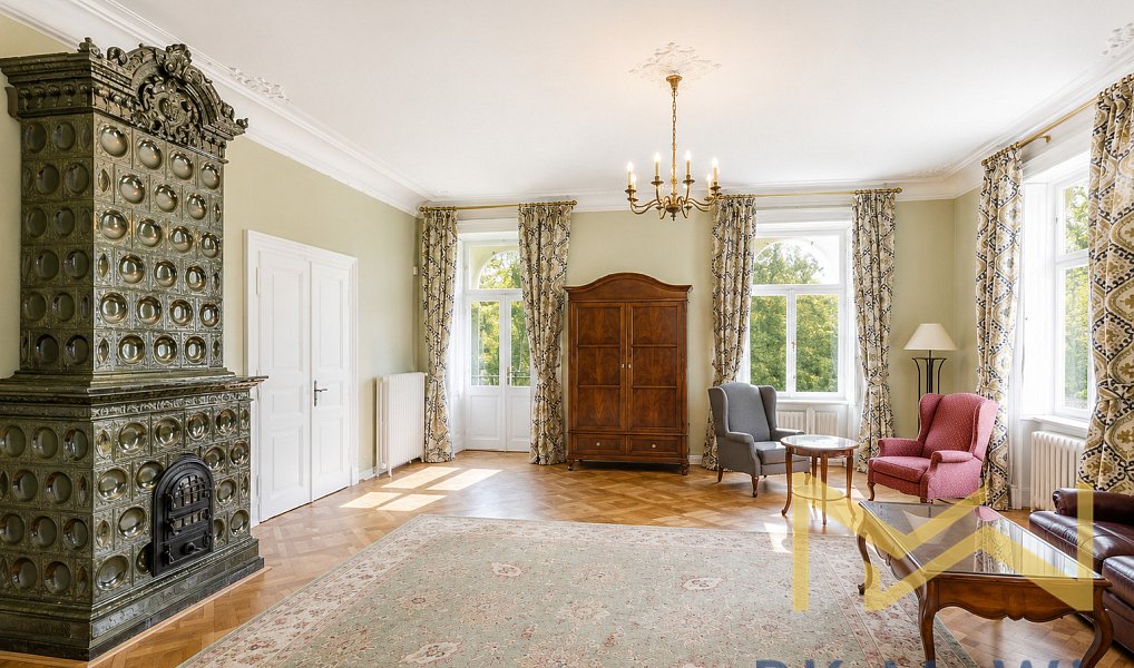 Pronájem domu 827 m² s pozemkem 8 510 m², Praha – fotka 1 z 10