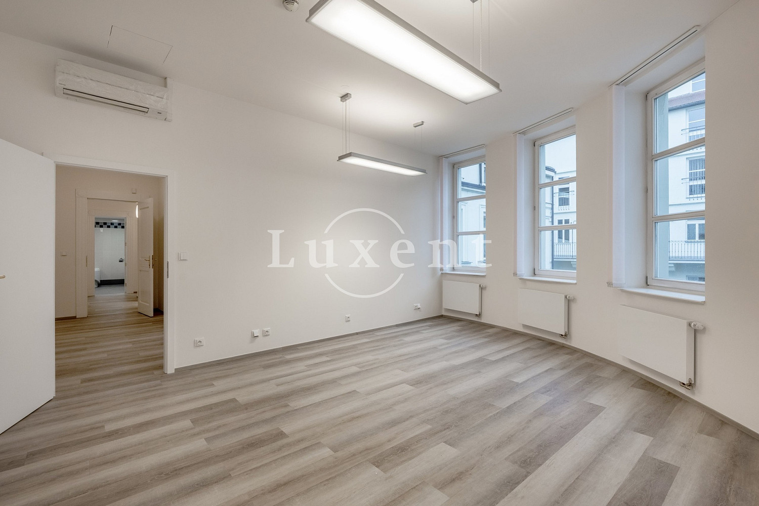 Pronájem kanceláře 156 m² – fotografie 2
