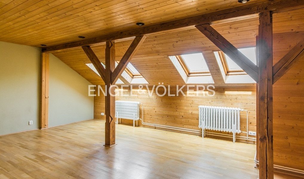 Pronájem domu 827 m² s pozemkem 7 900 m², Praha – náhled fotky 11