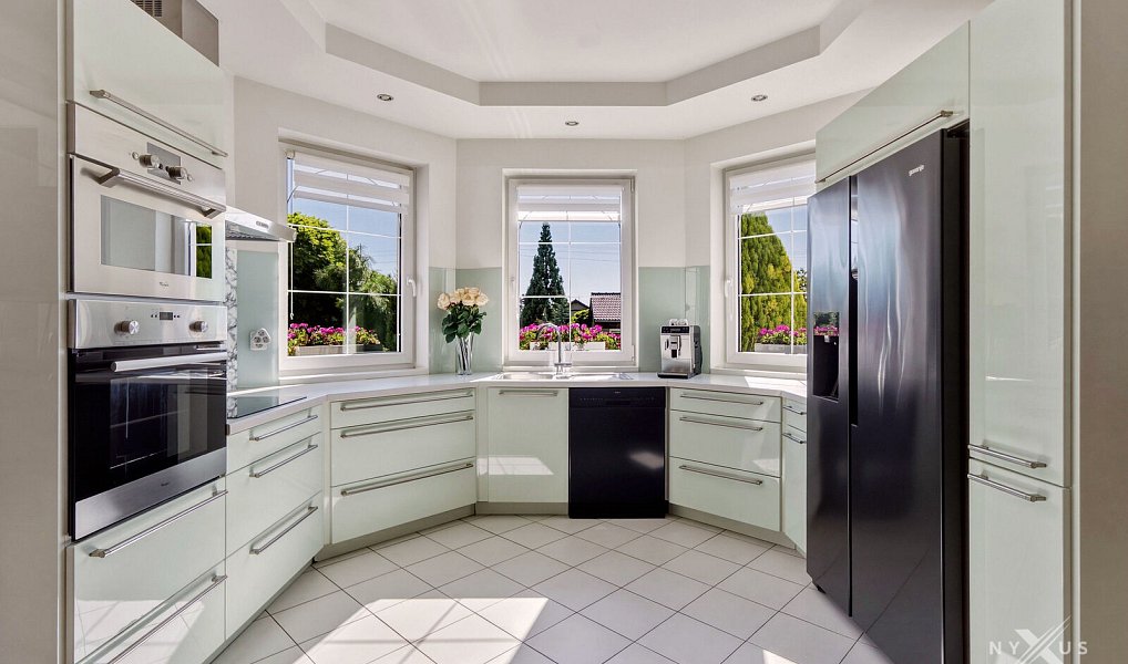Prodej domu 323 m² s pozemkem 1 018 m², Kly – náhled fotky 7
