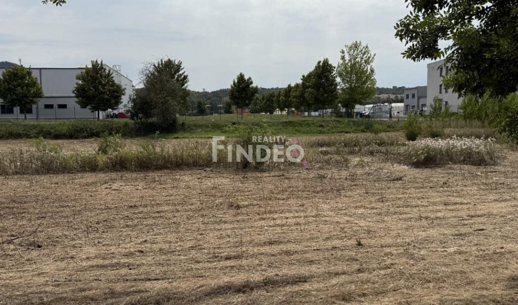 Prodej komerčního pozemku 5 601 m², Králův Dvůr – náhled fotky 2