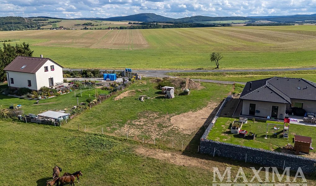 Prodej stavebního pozemku 1 000 m², Chlustina – náhled fotky 7