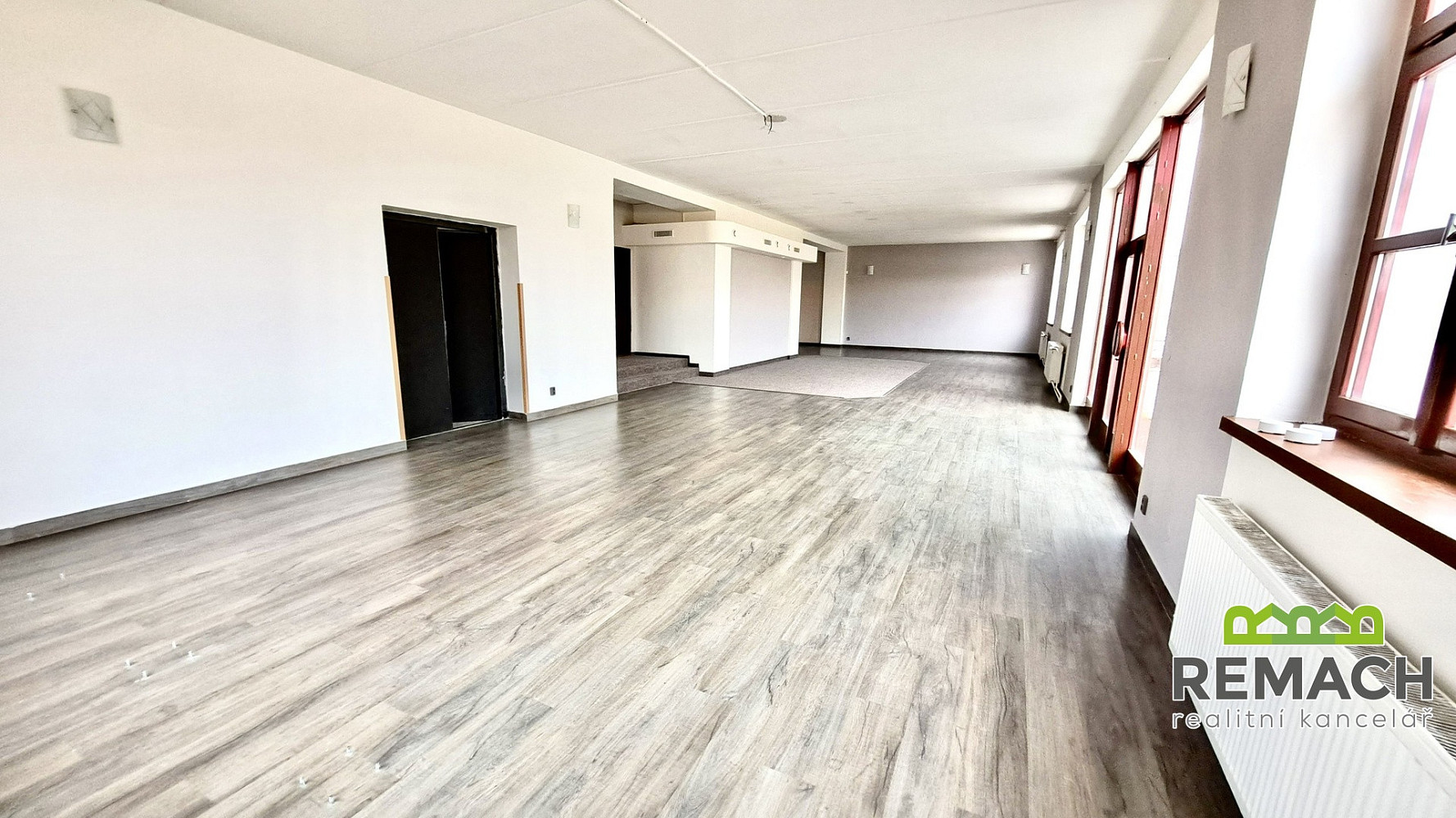 Pronájem obchodních prostor 170 m² – fotografie 3