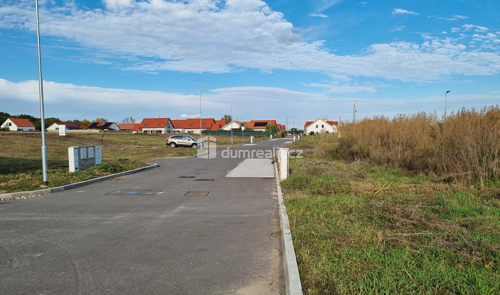 Prodej stavebního pozemku 1 201 m², Veltrusy – náhled fotky 2