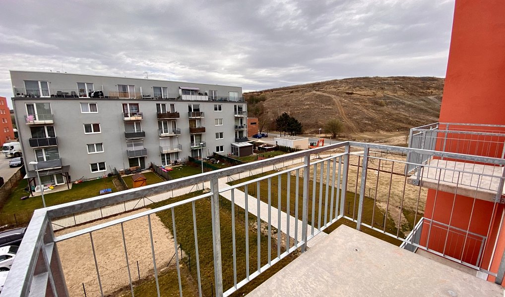 Pronájem bytu 1+kk 32 m², Hostivice – náhled fotky 2
