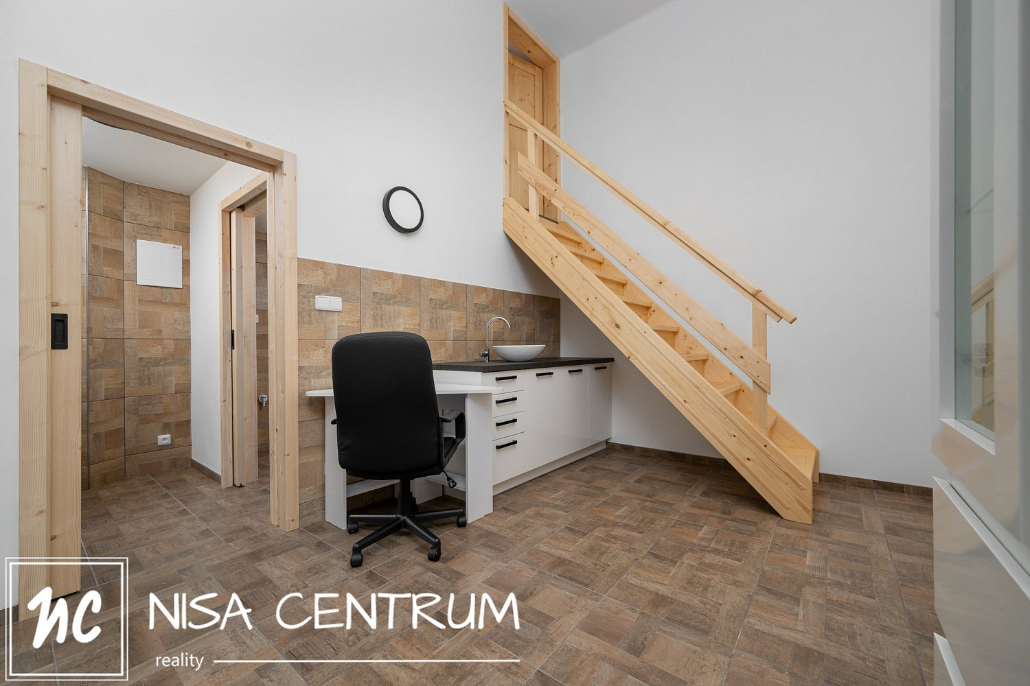 Prodej obchodních prostor 27 m² – fotografie 4