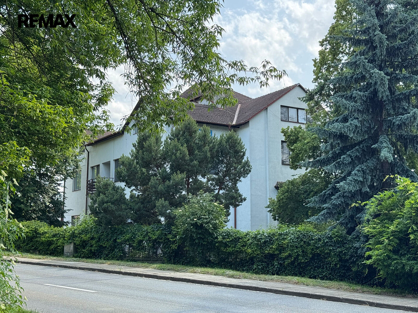 Prodej komerčního objektu (jiného typu) 1 551 m²