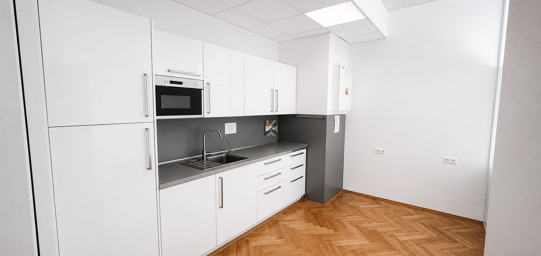 Pronájem kanceláře 280 m² – fotografie 4