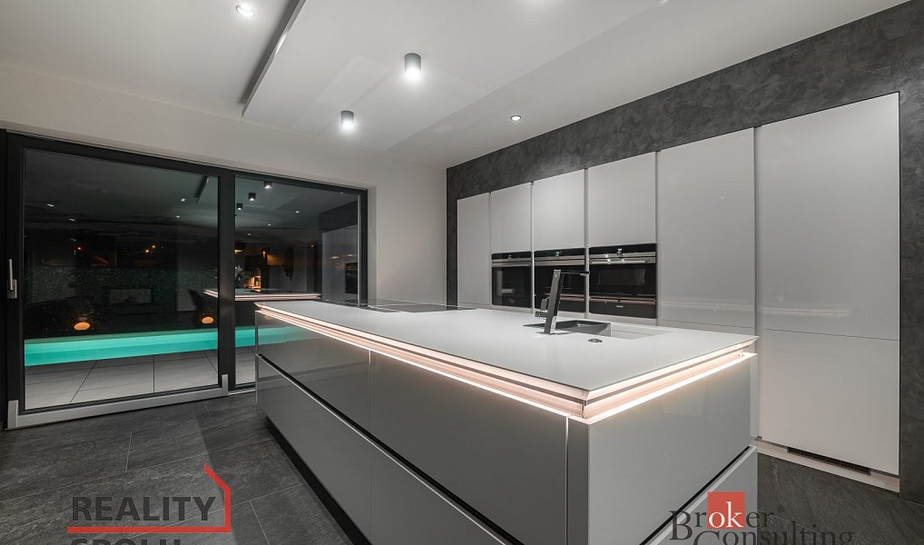 Prodej domu 268 m² s pozemkem 720 m², Úherce – náhled fotky 5