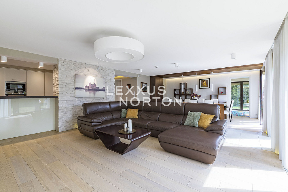 Prodej domu 322 m² s pozemkem 528 m² — photo 4