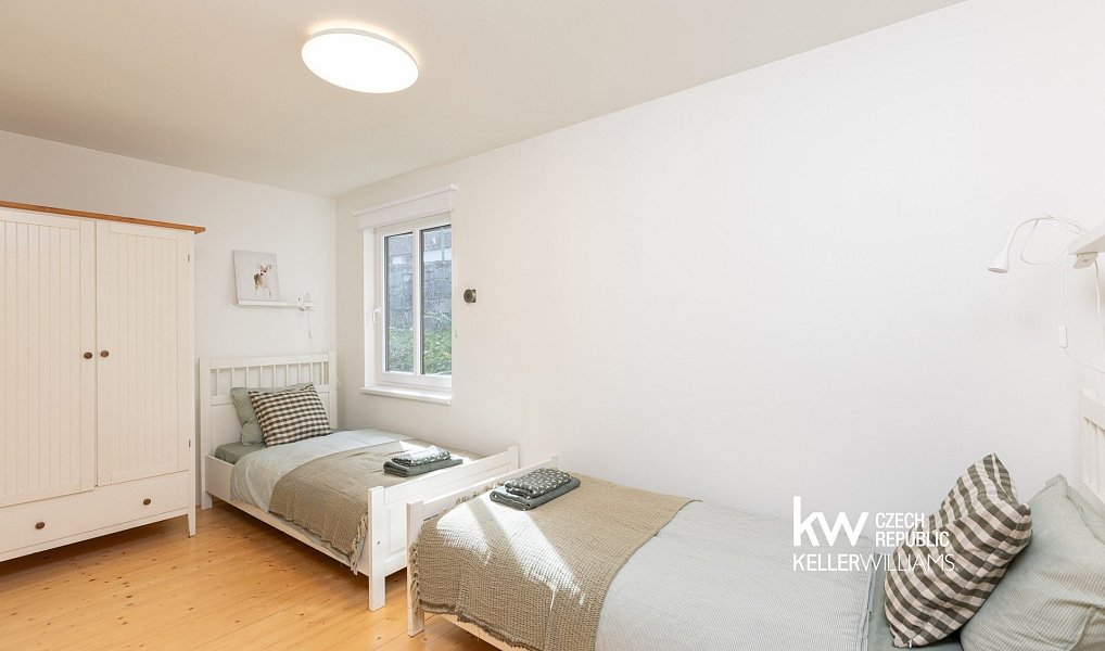 Prodej ubytovacího objektu 655 m², Křečovice – náhled fotky 8